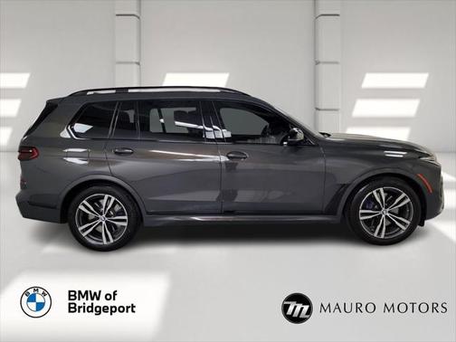2025 BMW X7 M60i