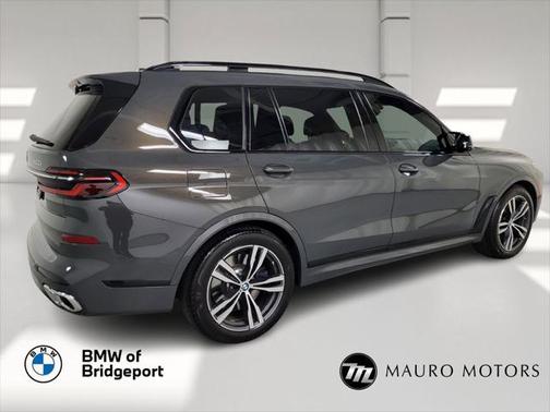 2025 BMW X7 M60i