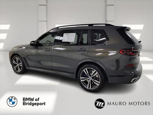 2025 BMW X7 M60i