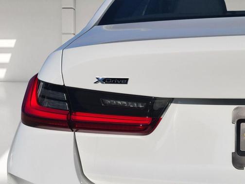 2025 BMW 330 i xDrive