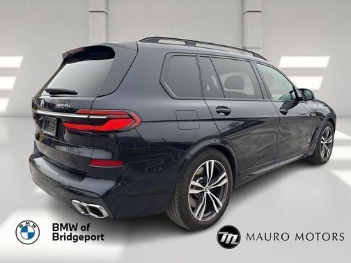 2025 BMW X7 M60i