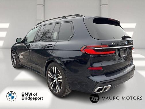 2025 BMW X7 M60i