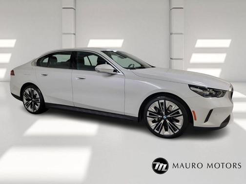 2025 BMW 530 i xDrive