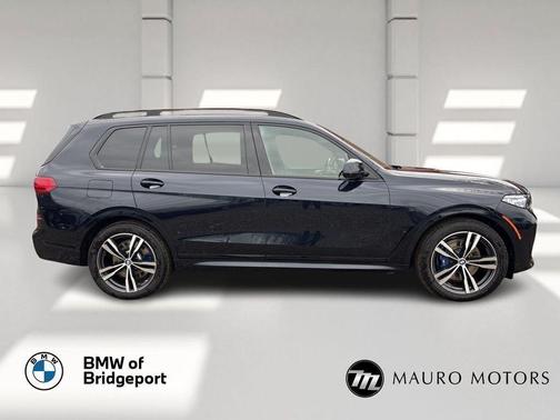 2022 BMW X7 M50i
