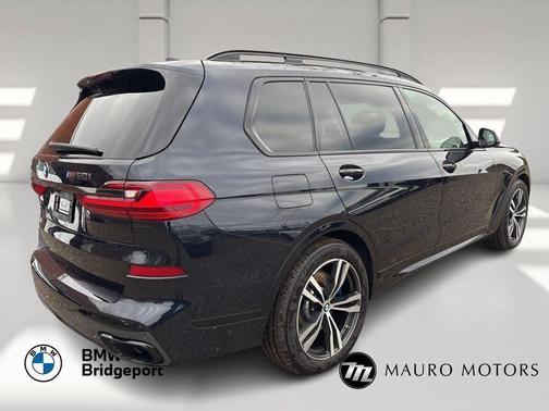2022 BMW X7 M50i