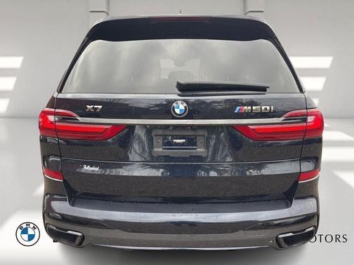 2022 BMW X7 M50i