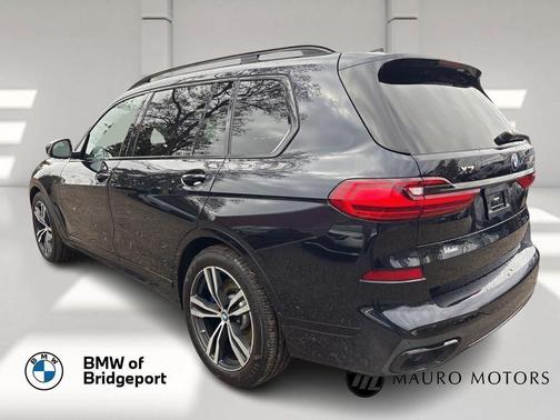 2022 BMW X7 M50i