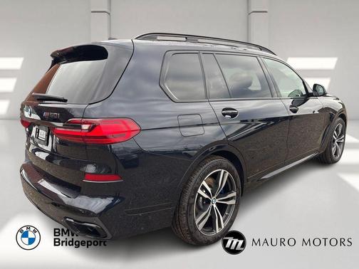 2022 BMW X7 M50i