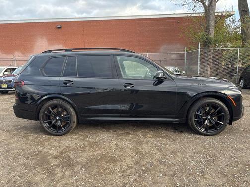 2024 BMW X7 M60i