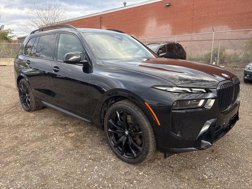 2024 BMW X7 M60i