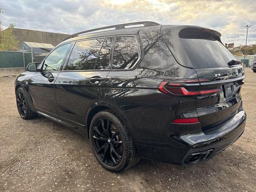 2024 BMW X7 M60i
