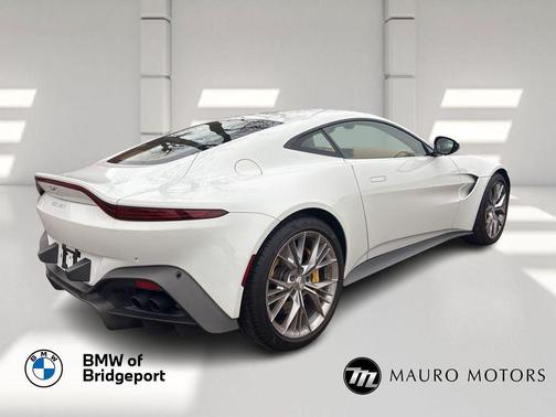 2021 Aston Martin Vantage Base