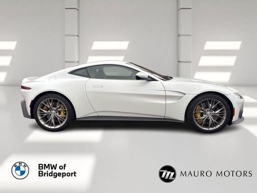 2021 Aston Martin Vantage Base