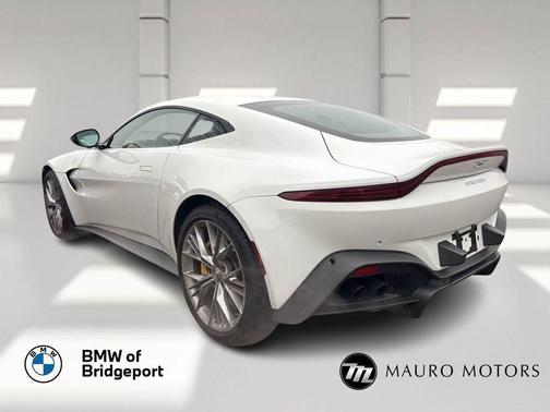 2021 Aston Martin Vantage Base