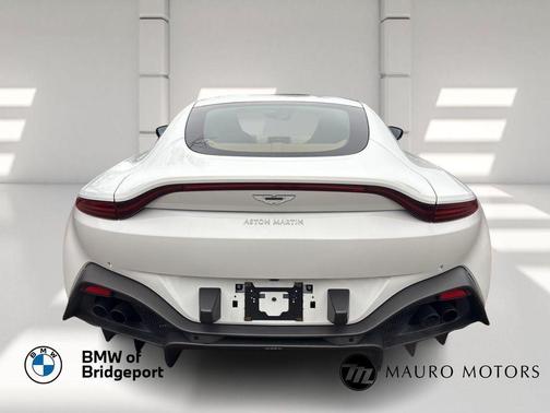 2021 Aston Martin Vantage Base