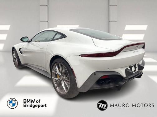 2021 Aston Martin Vantage Base