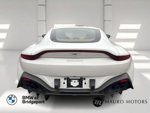 2021 Aston Martin Vantage Base