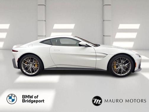 2021 Aston Martin Vantage Base