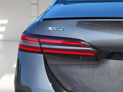 2025 BMW 550e xDrive