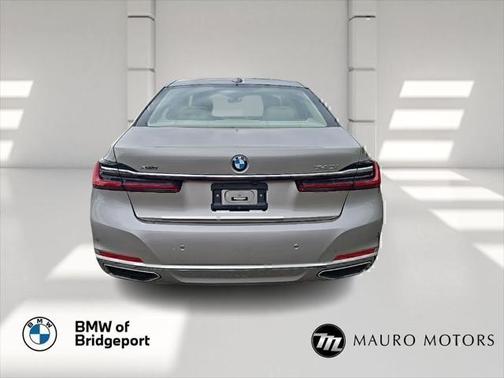 2022 BMW 740 i xDrive