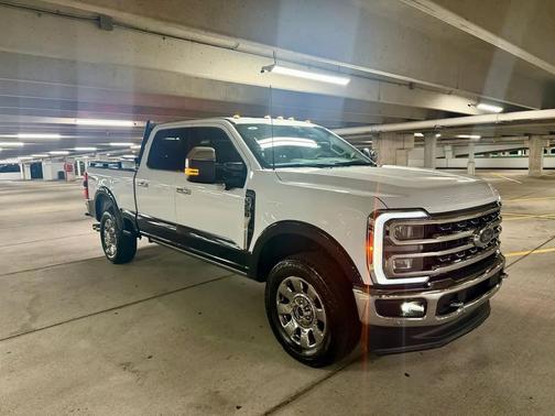 Oxford White 2024 Ford F-250 Lariat