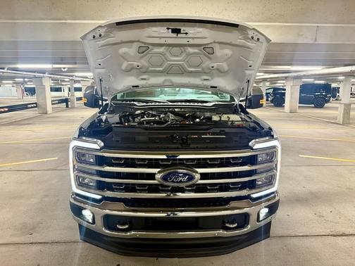 Oxford White 2024 Ford F-250 Lariat