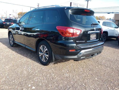 2017 Nissan Pathfinder SL