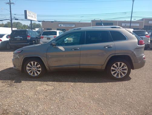 Light Brownstone Pearlcoat 2017 Jeep Cherokee Overland