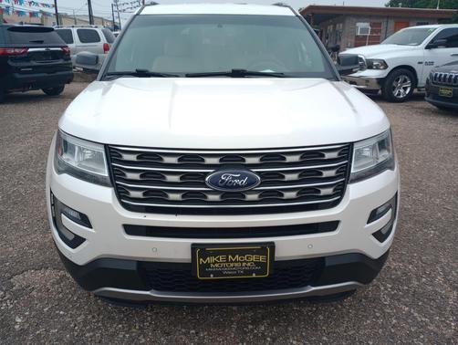 White 2017 Ford Explorer XLT