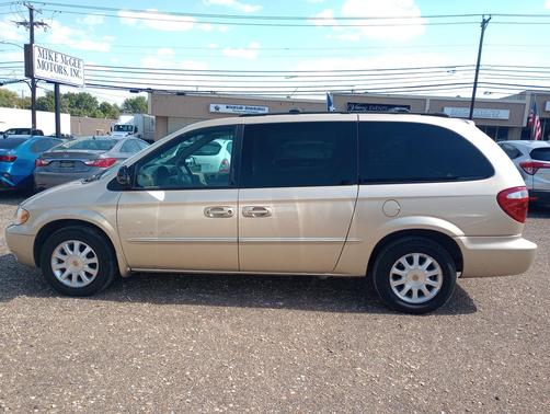 2001 Chrysler Town & Country LX
