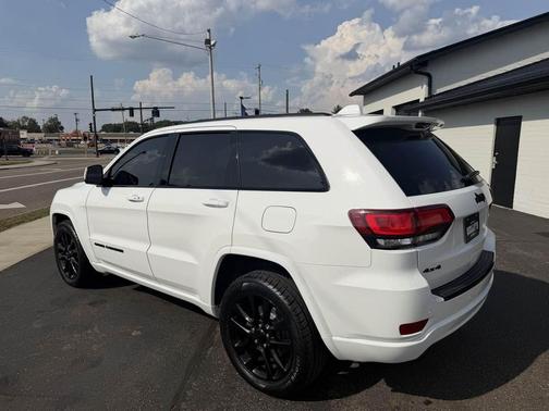 Bright White Clearcoat 2018 Jeep Grand Cherokee Altitude