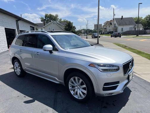 2016 Volvo XC90 T6 Momentum