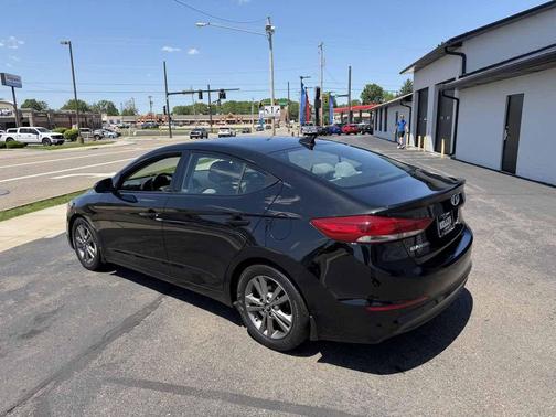 Phantom Black 2018 Hyundai ELANTRA SEL
