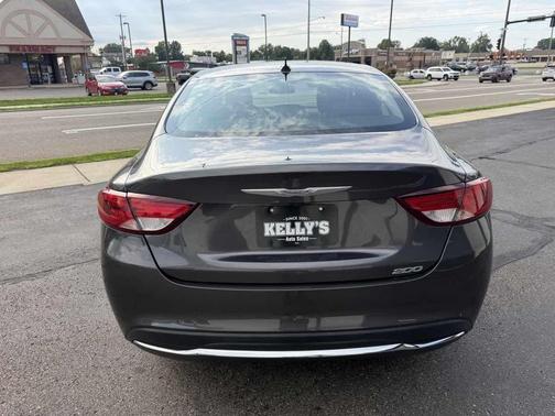 Granite Crystal Metallic Clearcoat 2017 Chrysler 200 Limited