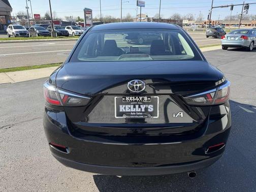 Abyss 2018 Toyota Yaris iA Base