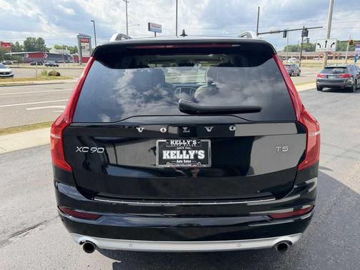 Onyx Black Metallic 2019 Volvo XC90 T5 Momentum