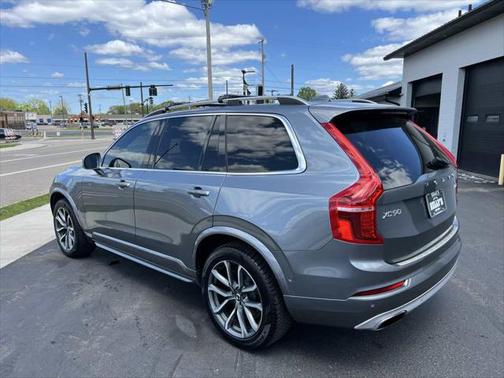 2018 Volvo XC90 T6 Momentum