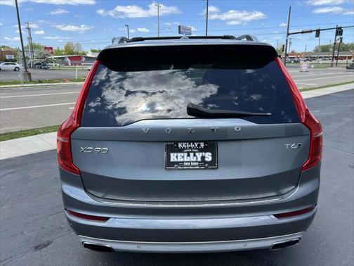 2018 Volvo XC90 T6 Momentum