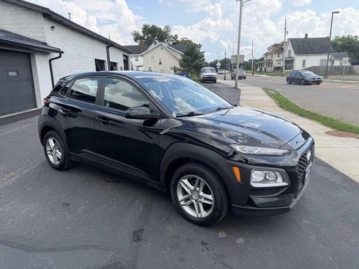 Ultra Black 2020 Hyundai KONA SE