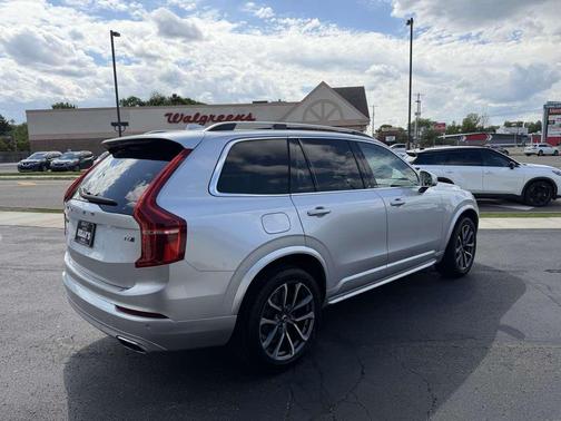 Bright Silver Metallic 2019 Volvo XC90 T6 Momentum