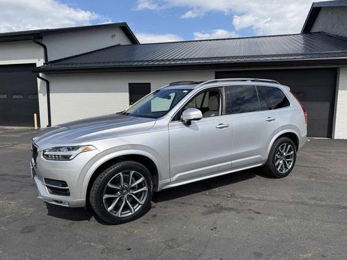 Bright Silver Metallic 2019 Volvo XC90 T6 Momentum