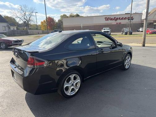 Ebony 2009 Ford Focus SE