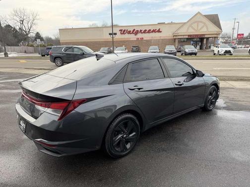 2021 Hyundai ELANTRA SEL