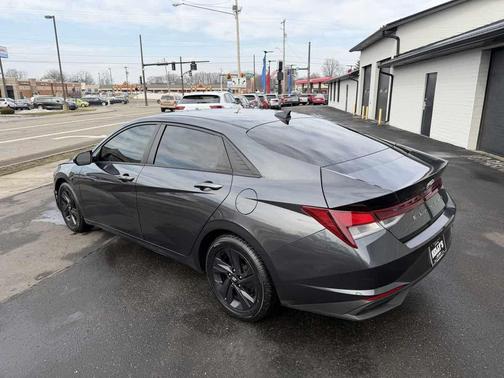 2021 Hyundai ELANTRA SEL