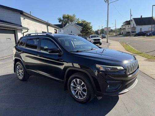 Diamond Black Crystal Pearlcoat 2019 Jeep Cherokee Latitude Plus