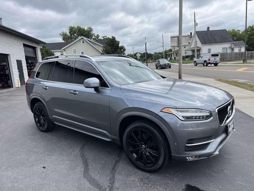 2016 Volvo XC90 T6 Momentum