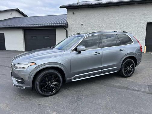 2016 Volvo XC90 T6 Momentum