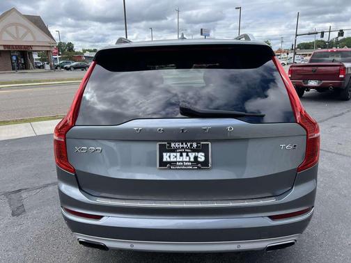 2016 Volvo XC90 T6 Momentum