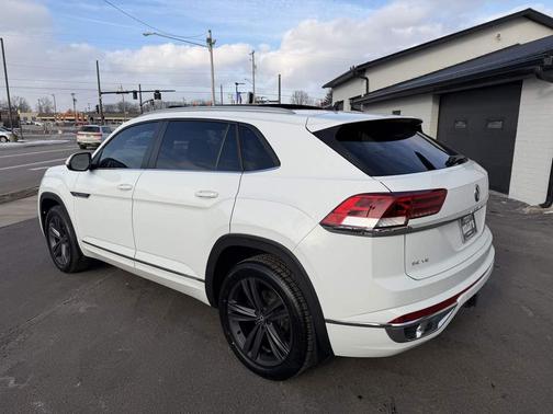 2021 Volkswagen Atlas Cross Sport 3.6L V6 SE w/Technology R-Line