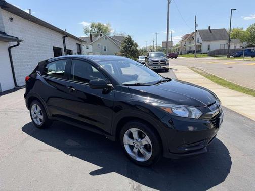 Crystal Black Pearl 2016 Honda HR-V LX